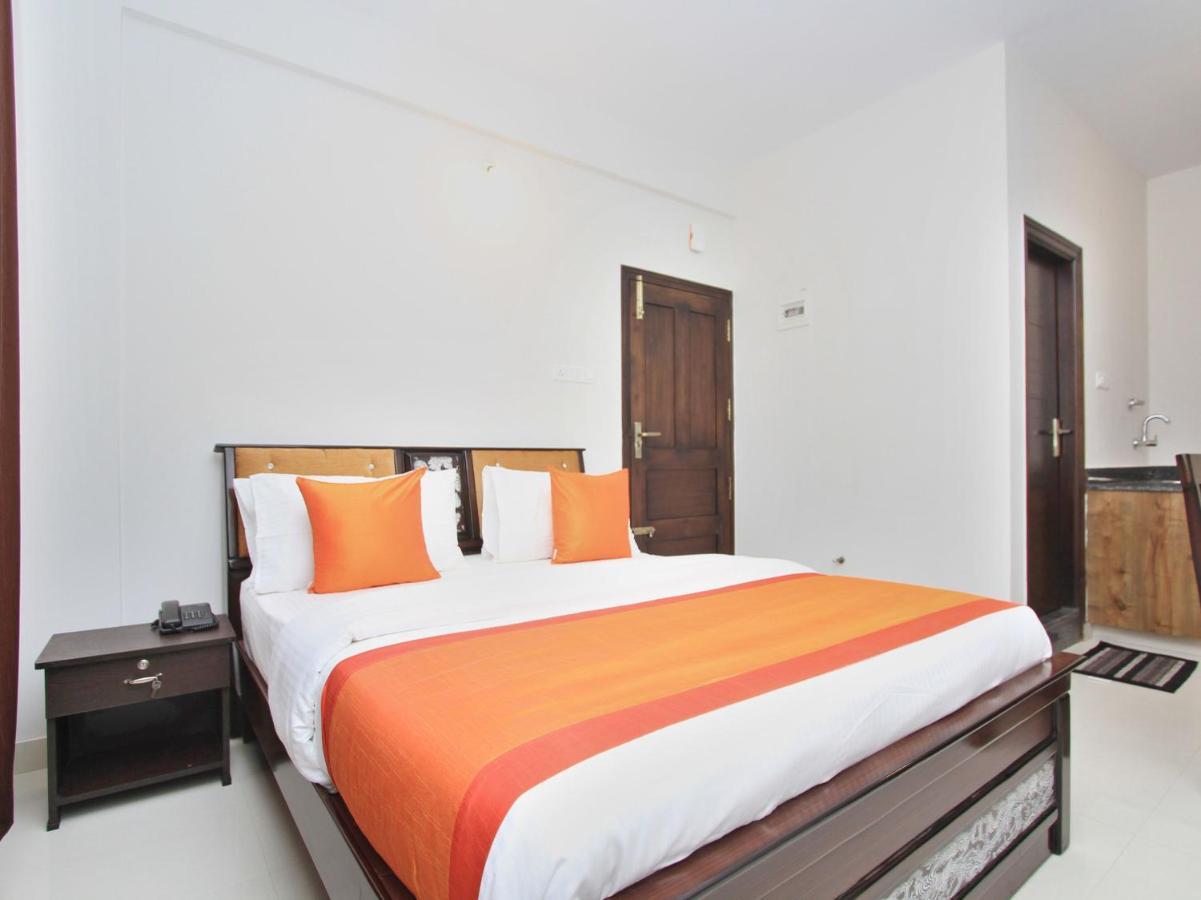 העיר בנגלור Oyo 12033 Hotel Royal Residence מראה חיצוני תמונה